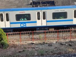 Mumbai AC Local Train Details Mumbai AC Local Train on station